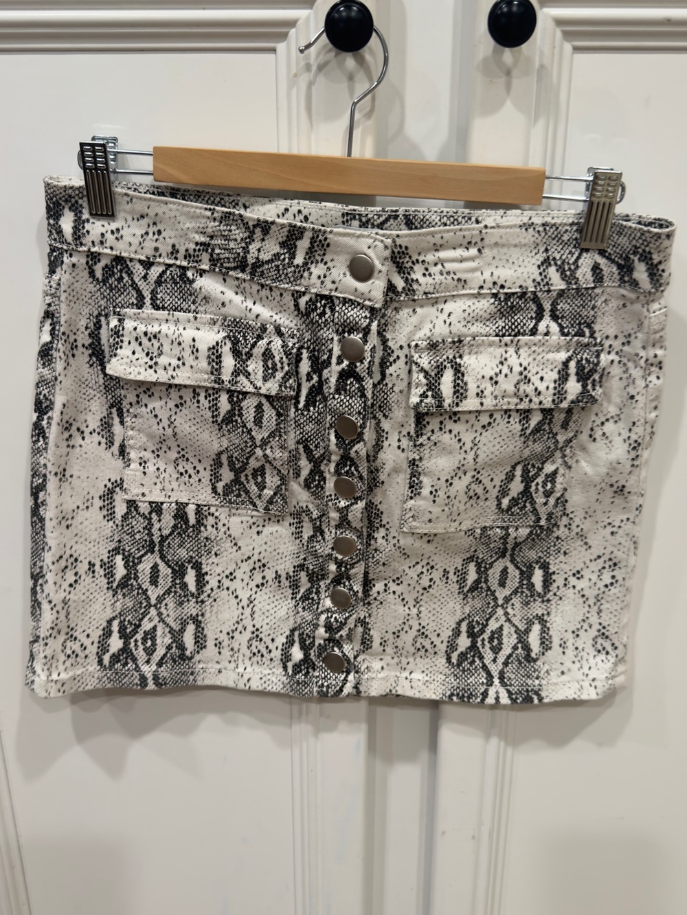 Button-Front Snake Print Mini Skirt in Black & White